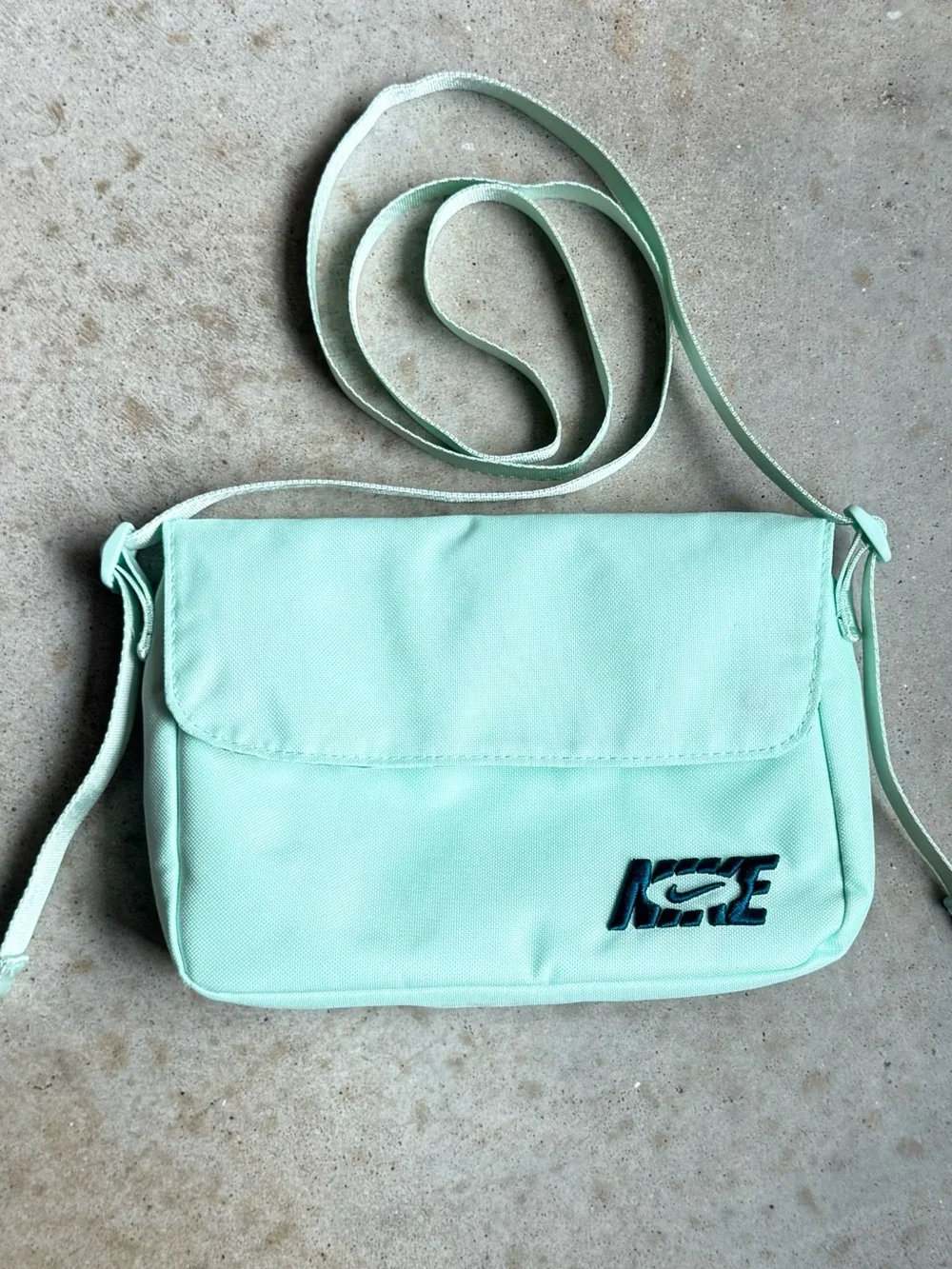 NIKE Mint Green Crossbody Sporty Bag Adjustable Nylon Strap Mid Size